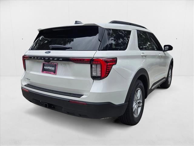 2025 Ford Explorer photo 2