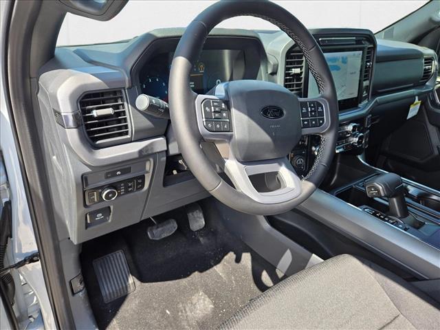 2025 Ford F-150 XLT photo 3