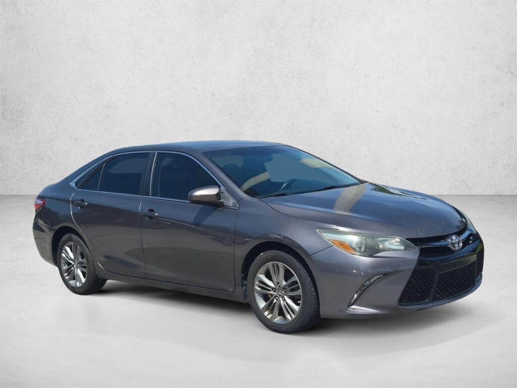 Used 2015 Toyota Camry SE Sedan