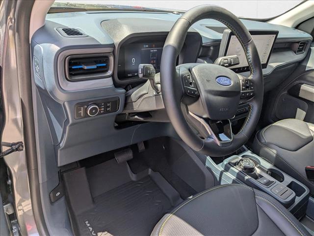2025 Ford Maverick photo 3