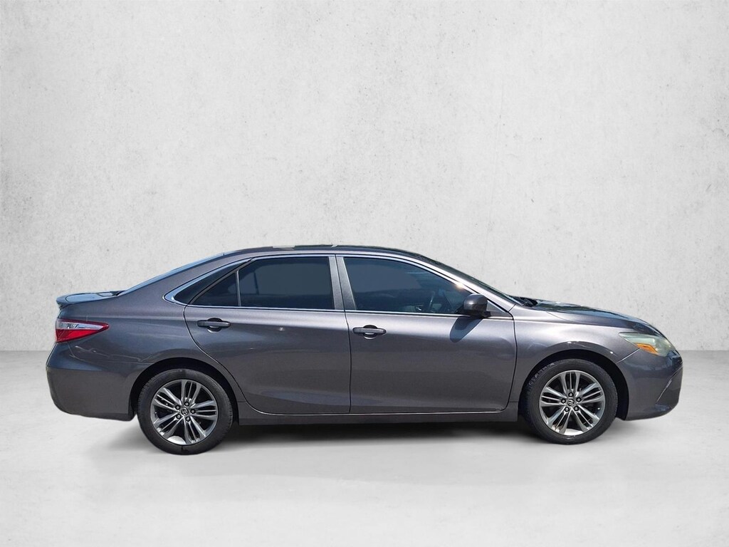 Used 2015 Toyota Camry SE Sedan