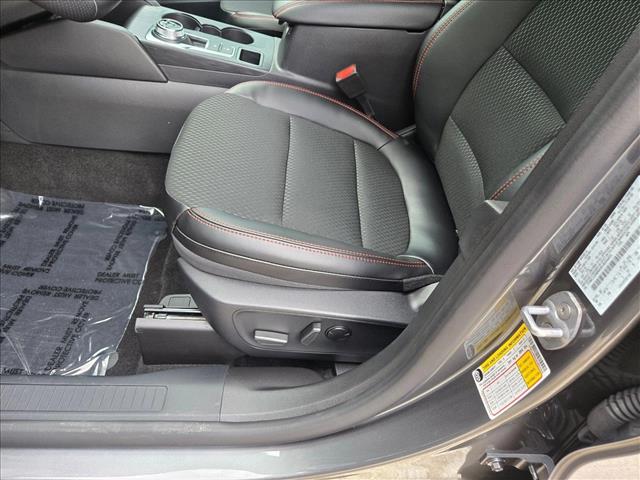 2025 Ford Escape ST-Line photo 3