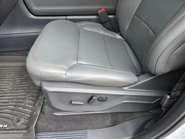 2025 Ford Expedition photo 4