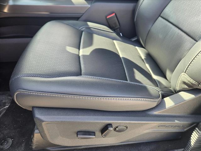 2025 Ford F-150 Lariat photo 4