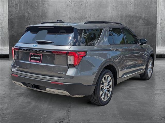 2025 Ford Explorer photo 2