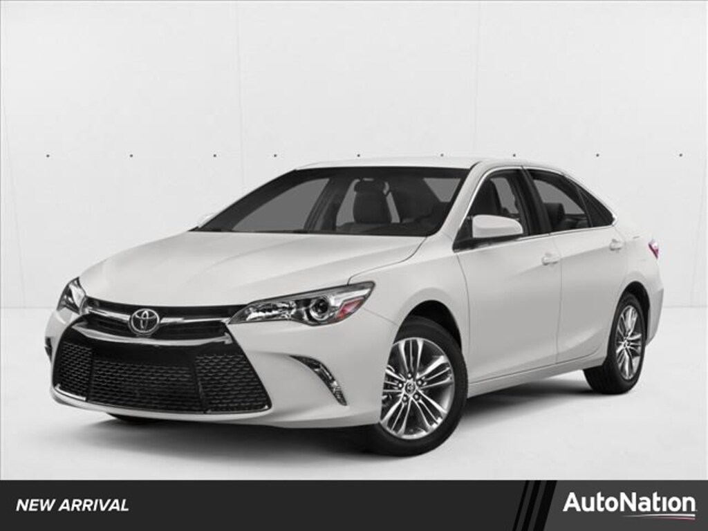 Used 2015 Toyota Camry SE Sedan