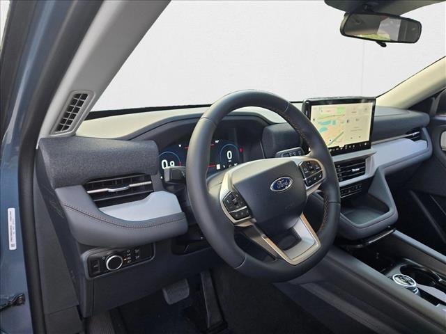 2025 Ford Explorer photo 2