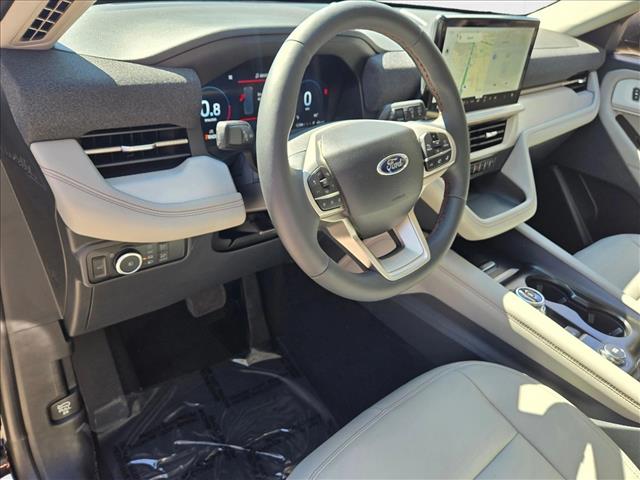 2025 Ford Explorer photo 3