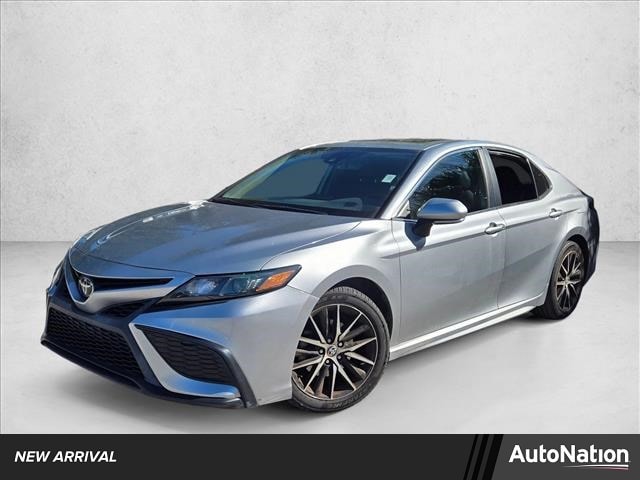 2022 Toyota Camry SE's photo