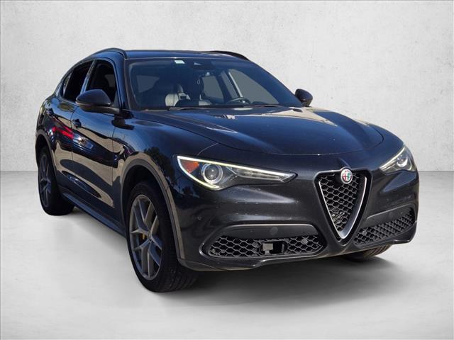 2018 Alfa Romeo Stelvio Ti Sport photo 2