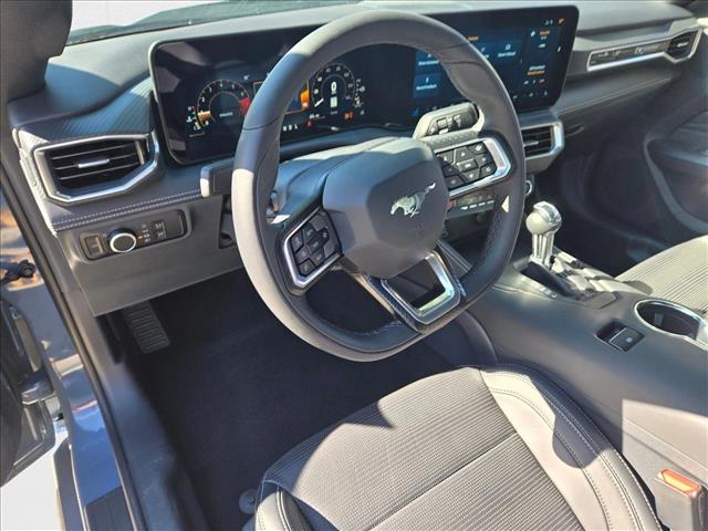 2025 Ford Mustang EcoBoost Premium photo 3