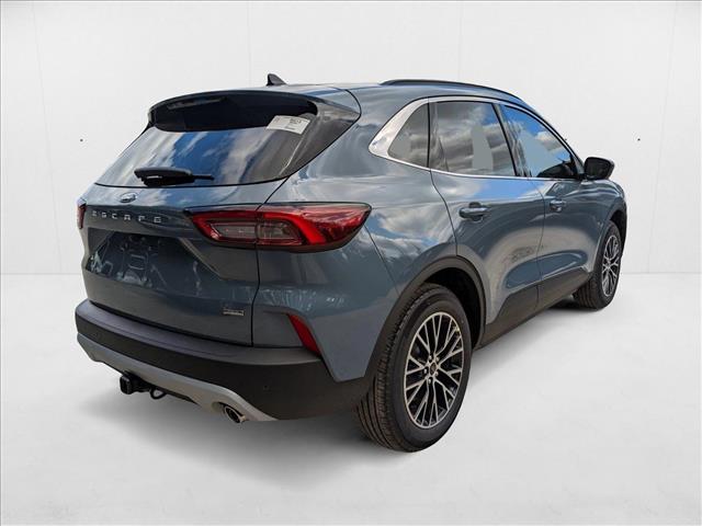 2025 Ford Escape Titanium photo 2