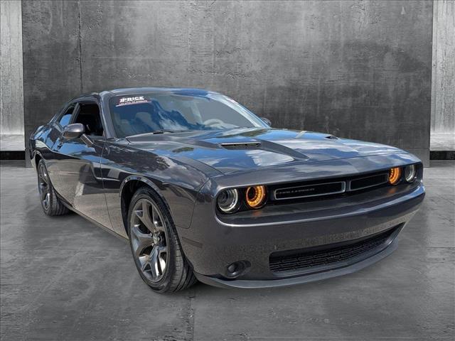 2016 Dodge Challenger SXT Plus photo 3