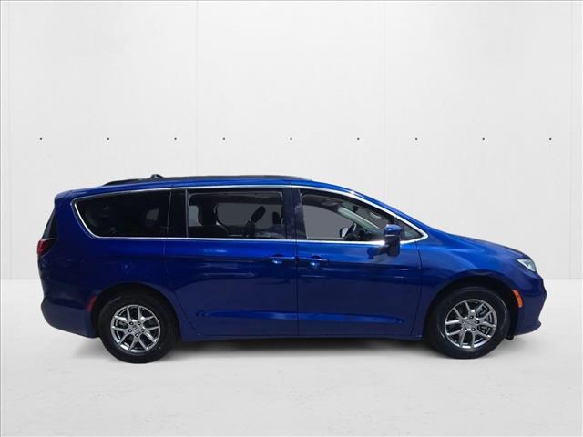 2021 Chrysler Pacifica Touring photo 4