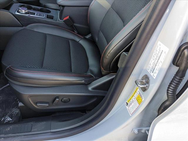 2025 Ford Escape ST-Line photo 4