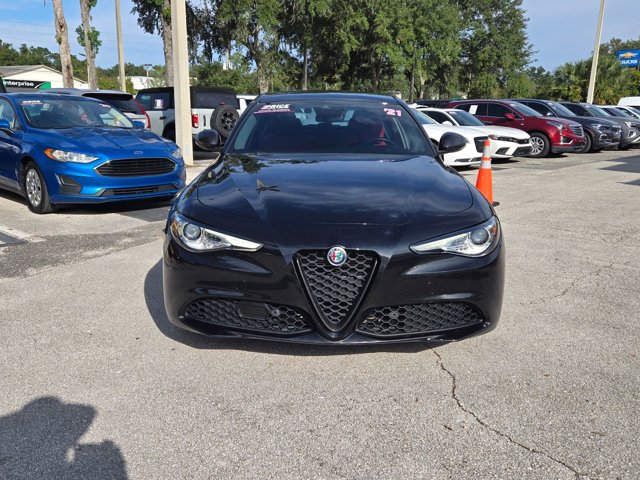 2021 Alfa Romeo Giulia photo 2