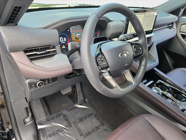 2025 Ford Explorer Platinum photo 3