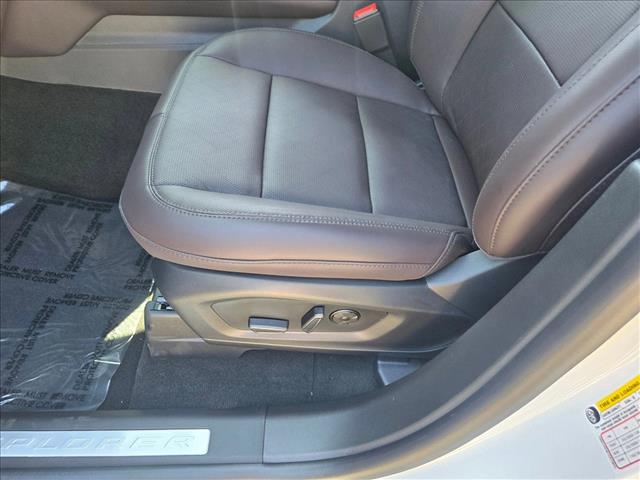 2025 Ford Explorer Platinum photo 4