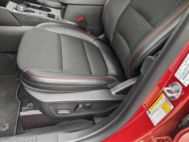 2025 Ford Escape ST-Line photo 3