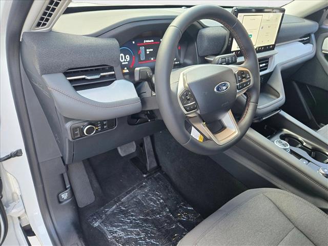 2025 Ford Explorer photo 2