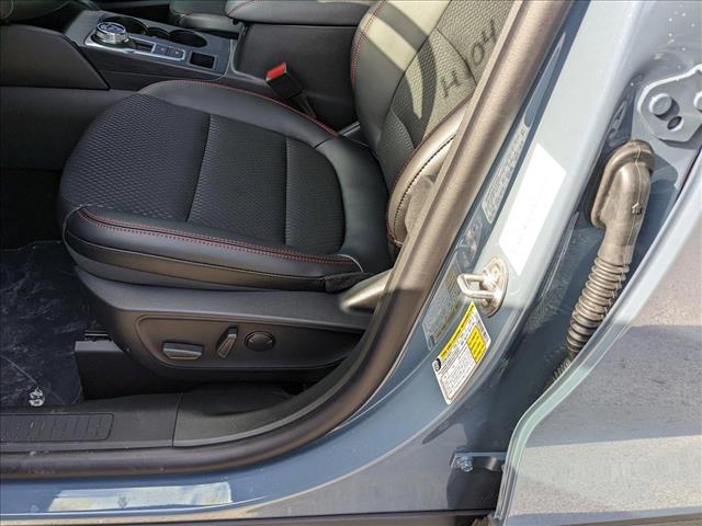 2025 Ford Escape ST-Line photo 4