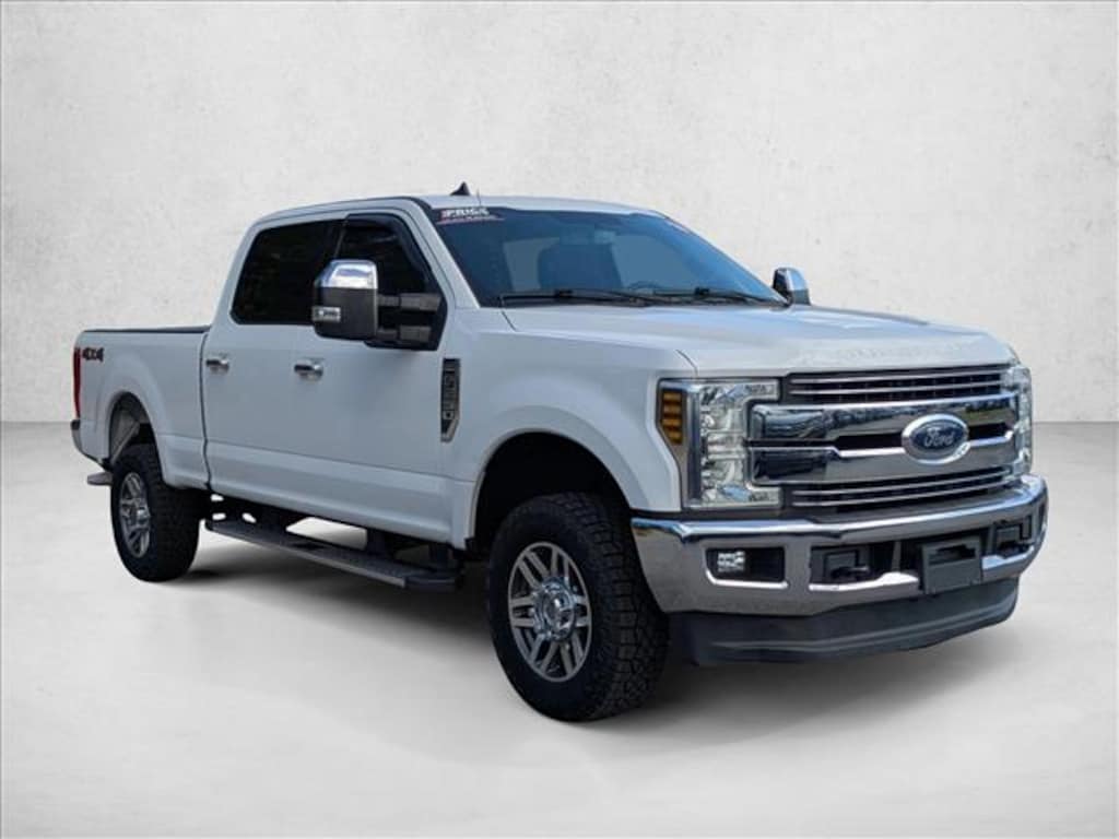 Used 2019 Ford F-250 LARIAT Truck Crew Cab