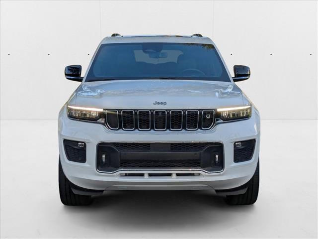 2022 Jeep Grand Cherokee Overland photo 2