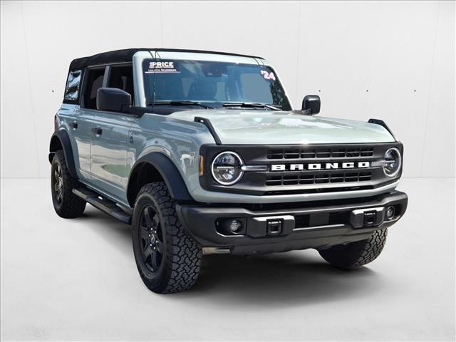 2024 Ford Bronco Black Diamond photo 3