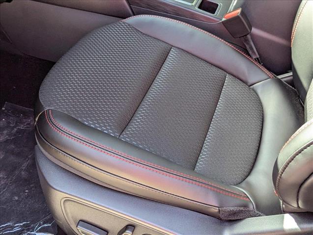2025 Ford Escape ST-Line photo 4