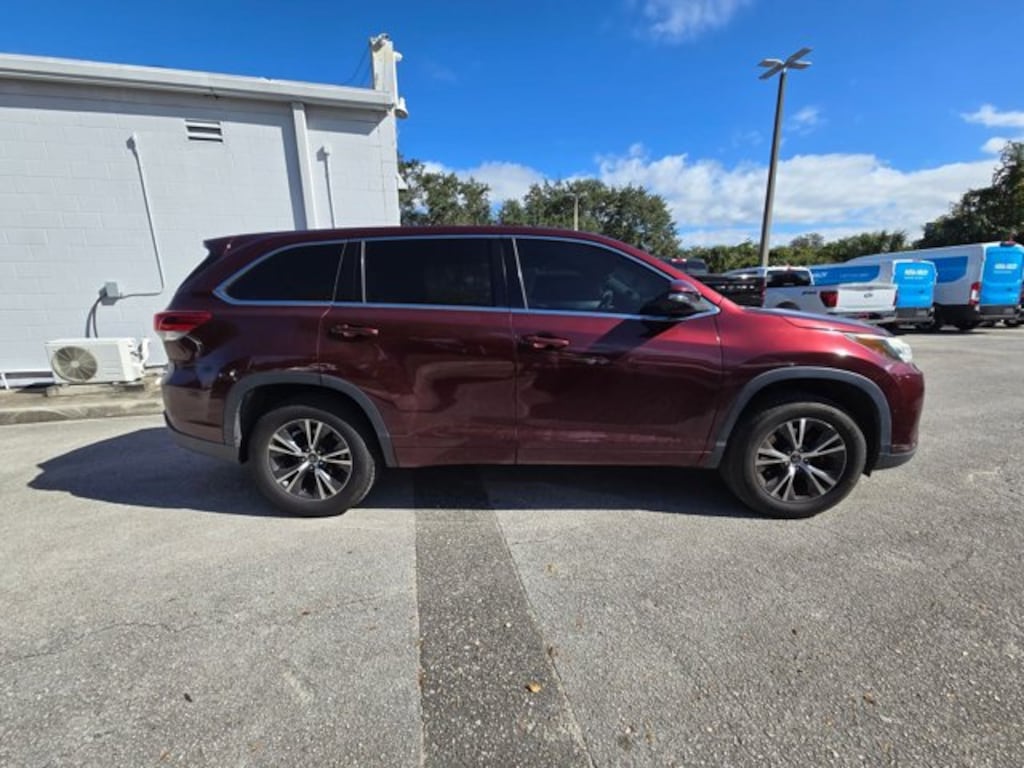 Used 2017 Toyota Highlander LE SUV