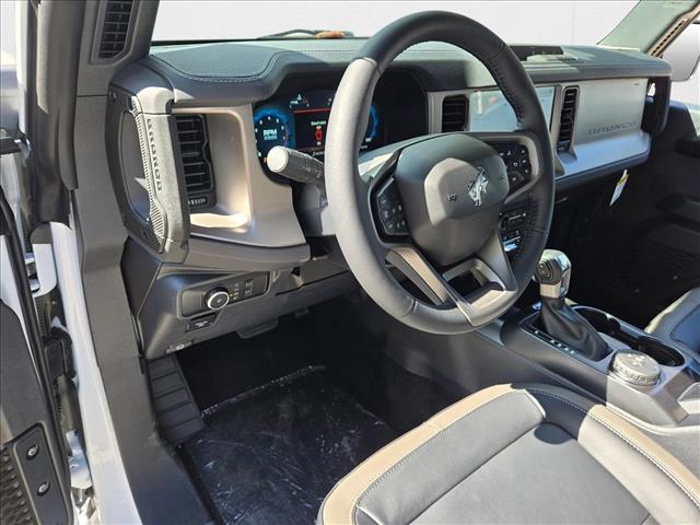 2025 Ford Bronco Outer Banks photo 3