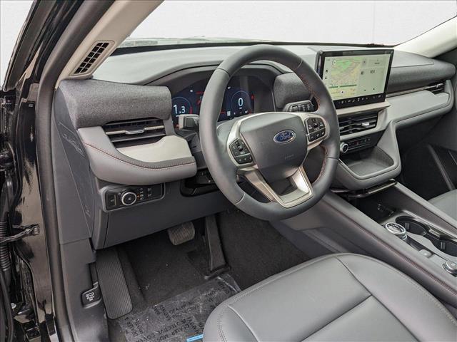 2025 Ford Explorer photo 3