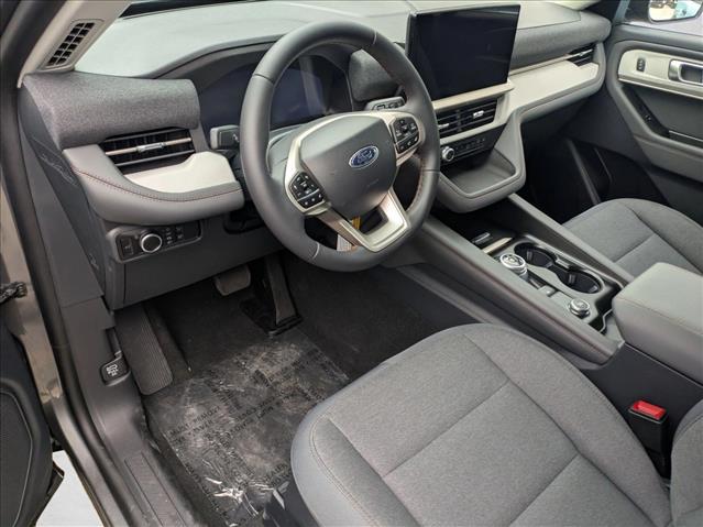 2025 Ford Explorer photo 3