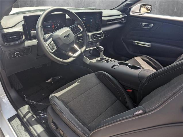 2025 Ford Mustang EcoBoost photo 3