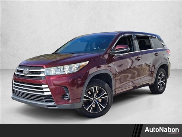 2017 Toyota Highlander LE's photo