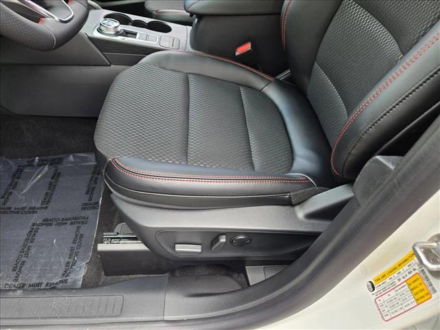 2025 Ford Escape ST-Line photo 4