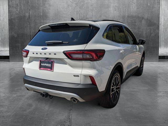 2025 Ford Escape Premium photo 2