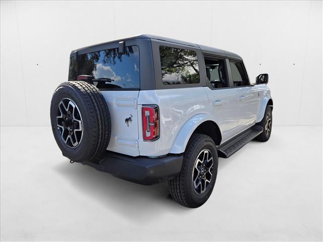 2025 Ford Bronco Outer Banks photo 2