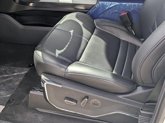 2025 Ford F-150 Platinum photo 4