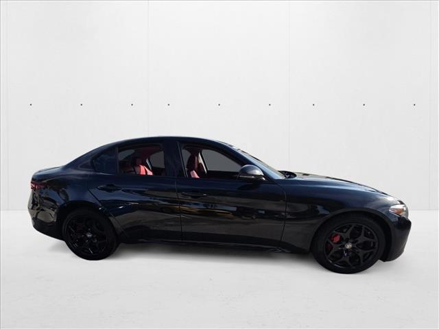 2021 Alfa Romeo Giulia photo 4