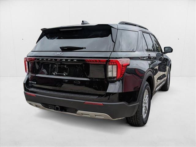 2025 Ford Explorer photo 2