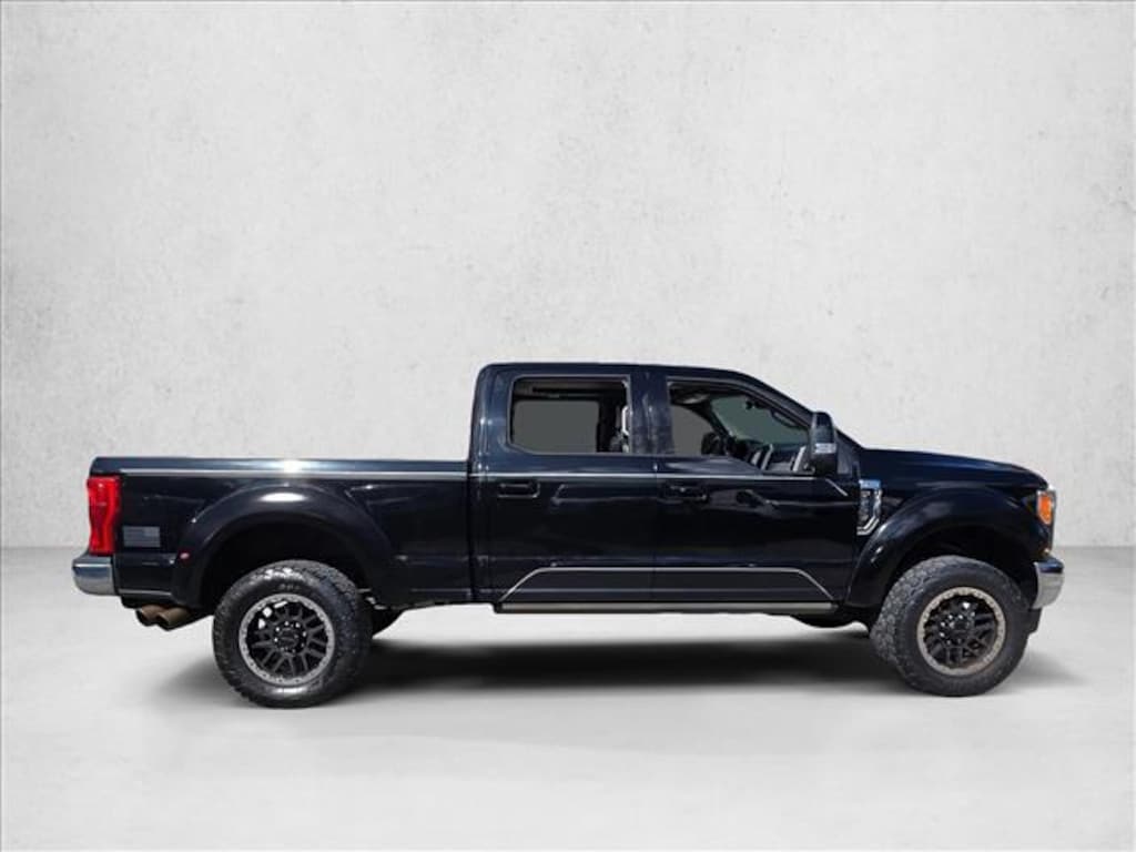 Used 2018 Ford F-250 LARIAT Truck Crew Cab