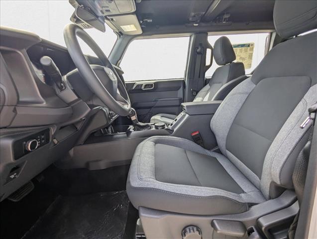 2025 Ford Bronco Base photo 3