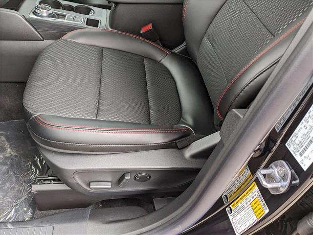 2025 Ford Escape ST-Line photo 4