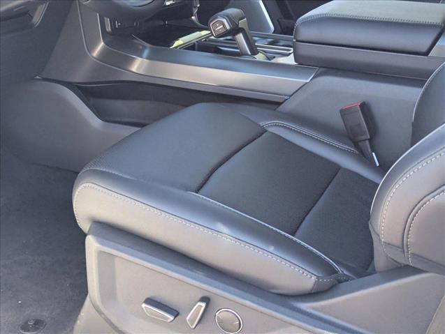 2025 Ford F-150 Lariat photo 3