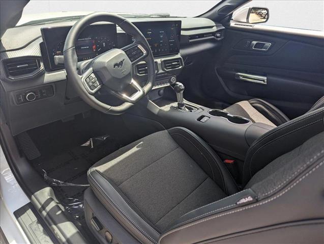 2025 Ford Mustang EcoBoost photo 3