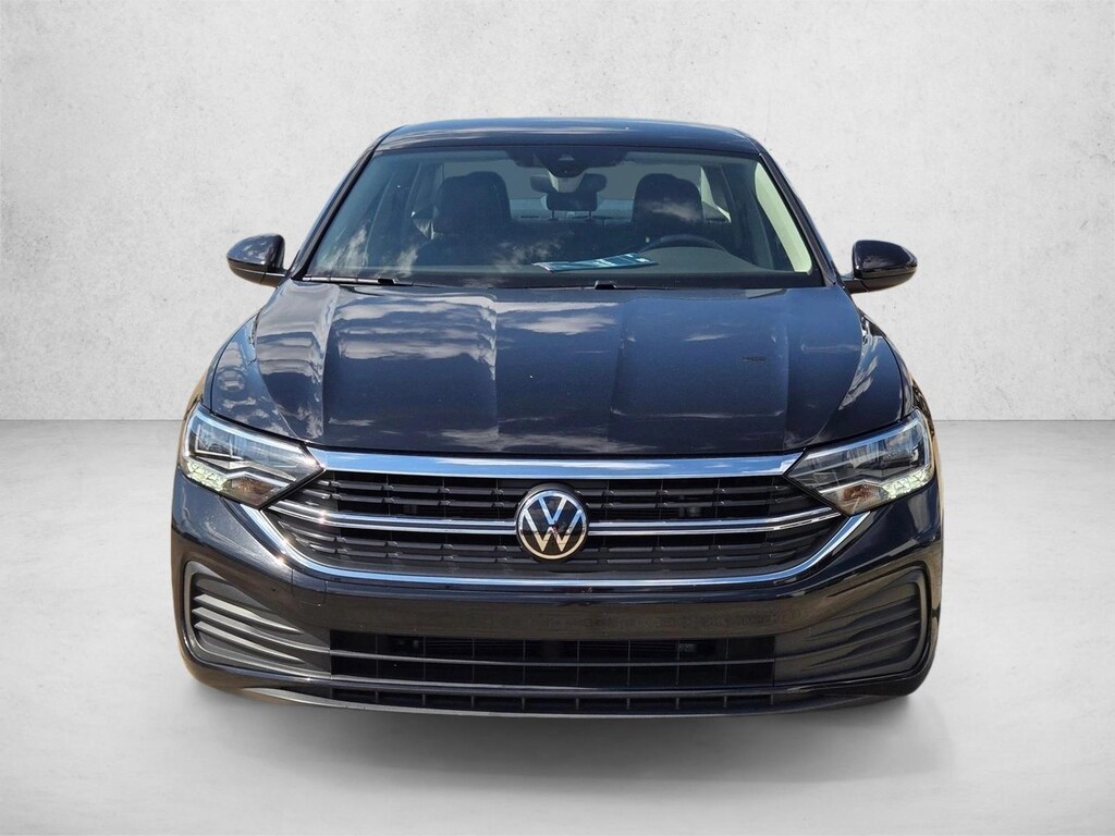 Used 2024 Volkswagen Jetta SE Sedan