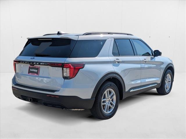 2025 Ford Explorer photo 2