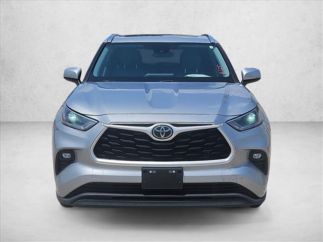 2021 Toyota Highlander XLE photo 2