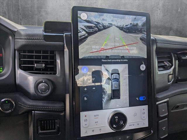 2025 Ford F-150 Lightning Flash photo 13